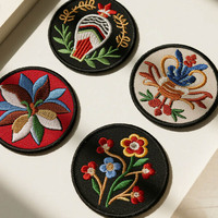 Patchs circulaires brodés sur mesure avec fonction thermocollante pour décorations textiles