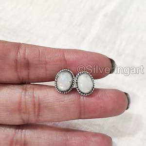 Boucles d'oreilles clous pour femmes, pierre de lune arc-en-ciel naturelle, cadeau de Noël, bijoux bohèmes faits à la main, boucles d'oreilles clous en argent sterling 925 - Product Image 5