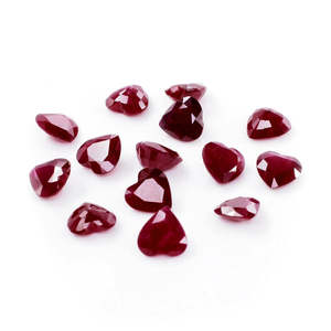 Cœurs de rubis naturels africains non traités de haute qualité, calibrés, pierres précieuses en vrac 5mm 5.5mm, couleurs rose jade poli, rose-jade - Product Image 1