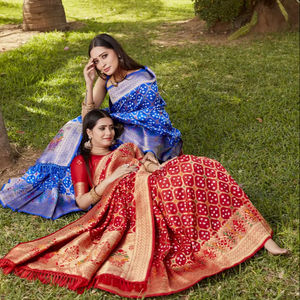 ชุดผ้าส่าหรีสำหรับผู้หญิงหลากสีชุด Gharchola bandhej บูติกที่สวยงาม - Product Image 1