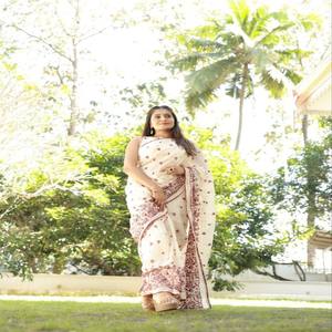 Sari Premium Suave VASTRA COTTAGE con Bordado Multihilo, Colección de Diseñador con Blusa Combinada, Tela Pura - Product Image 5