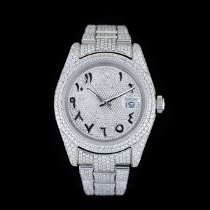 Montre à Quartz Analogique au Design Unique en Diamant Naturel avec Boîtier en Acier Inoxydable Clarté VVS et Bracelet en Or Blanc Disponible à la Vente - Product Image 3