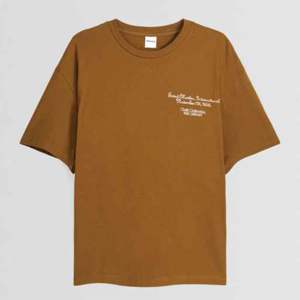 Tee-shirt Power en gros: épaule tombante surdimensionnée super lourde de 220 g/m², col montant, 100% coton. Boxy pour hommes pour un confort ultime. - Product Image 4