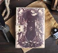 Ceci est un journal en cuir artisanal, doté d'un design unique de style gothique. La couverture présente un chat noir mystique entouré de...