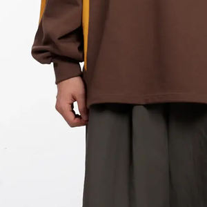 Sudadera para Hombre con Tela de Alta Calidad y Diseño de Logotipo Personalizado, Diseño de Bloques de Color, Ajuste Holgado para Mayor Comodidad, Diseño de Mangas Completas - Product Image 3