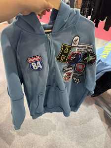 Sudadera con capucha con cremallera personalizada del fabricante, corte cuadrado y ajuste 100% algodón, diseño forrado de patrón sólido con logotipo frontal - Product Image 6