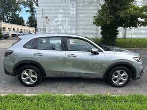 HR-V LX AWD 2023 d'occasion en excellent état, sièges en cuir, intérieur clair, régulateur de vitesse adaptatif intelligent, sans accident - Product Image 4