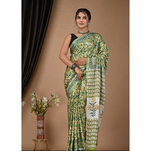 Sari de satén de seda modal hecho a mano con estampado floral y silueta recta - Product Image 1