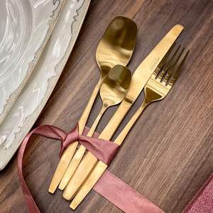 Ensemble de couverts en métal magnifiquement conçu avec poignée ergonomique et style élégant pour une ambiance de table supérieure - Product Image 3