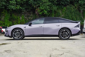 Xpeng P7 + ไฟฟ้า AWD ซีดาน602กม. 5ประตู5-seater ซีดานใหม่รถไฟฟ้าผู้ผลิตจีน - Product Image 5