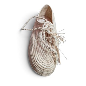 Sandales marocaines plates en raphia, à lacets, bout fermé, décorées de pompons, respirantes, chaussures d'été pour femmes, fabrication artisanale. - Product Image 1