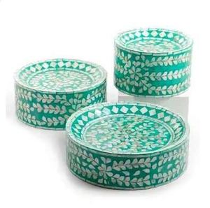 ขาตั้งเค้กเรซิ่นดีไซน์หรูหรา งานฝีมือประณีต พร้อมผิวมันวาว สำหรับโชว์เค้กและขนมหวาน  รับทำโลโก้ตามสั่ง เหมาะสำหรับเป็นของขวัญในบ้าน - Product Image 6