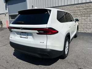 USADO 2024 para Grand Highlander Hybrid XLE FWD Automático R20 Volante a la Izquierda Cuero Oscuro 7 Asientos Cámara Trasera Pantalla Táctil - Product Image 3