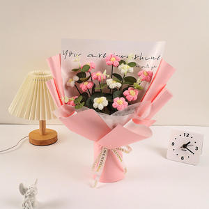 Ramo de Flores Tejidas a Crochet, Regalo Creativo para Novia y Mejor Amiga, Ideal para Pascua y San Valentín - Product Image 3