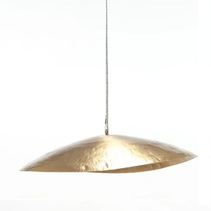 Éclairage intérieur Décoration intérieure Suspension classique Lampe en métal de haute qualité Abat-jour suspendu en laiton et métal antique - Product Image 5