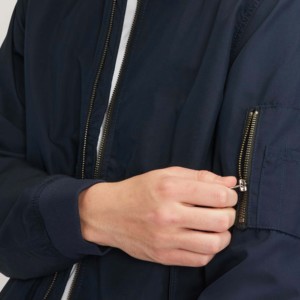 Meilleure vente personnalisé hommes Slim Fit léger toile fermeture éclair broderie Bomber veste d'hiver avec poches de haute qualité - Product Image 2