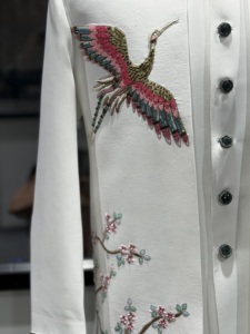 Sherwani Blanco de Diseño para Hombre con Bordado de Aves, Chaqueta de Boda Indo-Occidental para Novio, Sherwani de Lujo para Boda, Calidad de Exportación - Product Image 5