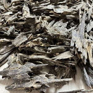 Elegancia en cada chip: Oud de madera de agar pura 100% natural - Product Image 1