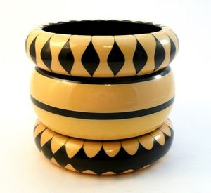 Nuevo Brazalete Acrílico de Color Personalizado, Elegante Brazalete de Baquelita para Mujer con Diseño de Ángel, Brazalete de Resina Transparente con Dijes, Tendencia - Product Image 6