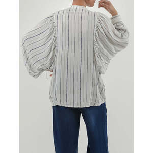 Haut en popeline léger SYLVIE avec un élément de style vintage, coupe classique pour le printemps/été - Product Image 6