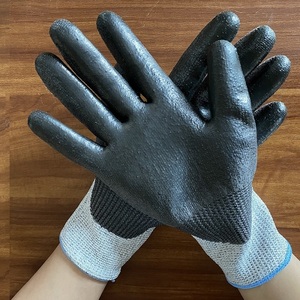 Gants tricotés en fibre de verre résistants aux coupures Gants de travail de protection des mains trempés en PU pour le recyclage du verre et du métal - Product Image 3