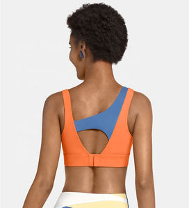 Sujetador deportivo para mujer fabricado en Pakistán, nuevo diseño, ropa de entrenamiento físico con características reversibles transpirables ligeras - Product Image 5