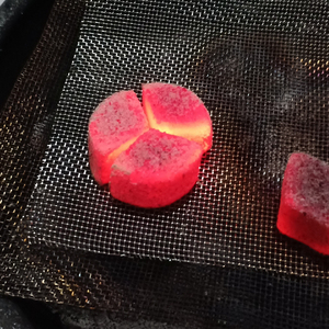 Briquettes de charbon de coco noir 100% pour chicha et narguilé, de qualité supérieure, en forme de Kaloud - Product Image 4