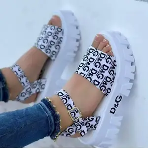 Moda Plus Size Sandálias Femininas Plataforma de Couro Alargamento Fundo Grosso Casual Praia Sandálias Wedge Para As Mulheres