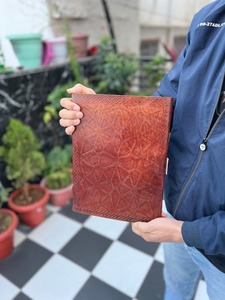 Diario de cuero vintage con relieve de LAPIZ azul de 3 lunas - Product Image 3