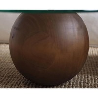 Nouvelle arrivée : table en bois avec plateau en verre, design élégant, décorations pour salon.