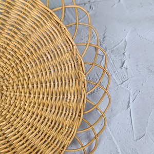 Plateau rond en rotin tressé à la main avec coquillages, cadeau de Noël, artisanat, parfait pour la table et décoration élégante de la maison - Product Image 3