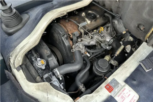 PRÊT À CONDUIRE - VÉHICULE D'OCCASION À VOLANT À GAUCHE |   Conduite à droite |   TOYOTA HIACE DOUBLE CABINE DIESEL 4x4 5 VITESSES 1991 - Product Image 6