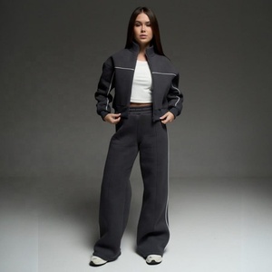 Survêtement personnalisé pour femmes, vêtements de sport et de jogging, coupe ajustée, survêtement de course pour femmes - Product Image 3