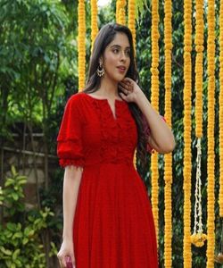 ชุดปาร์ตี้ผ้าเครปพิมพ์ลาย Georgette ผ้าเครปอินเดียใหม่ล่าสุดที่ดูหรูหรา - Product Image 1