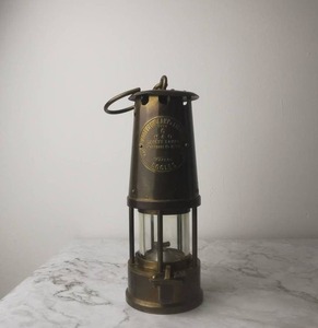 Lámpara de minería de latón elegante y resistente para amantes de los coleccionables decoración de interiores rústica y soluciones de regalo - Product Image 1