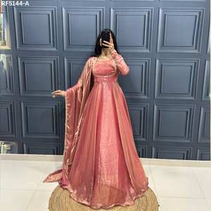 Ensemble de robe Anarkali en velours brillant Premium RF5144 pour femme, broderie en soie fendy, robe longue jusqu'au sol, silhouette flatteuse de 54 pouces - Product Image 3