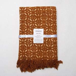 Manta de sofá decorativa personalizada con estampado de bloques florales hechos a mano de algodón orgánico - Product Image 6