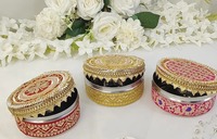 Gota Patti Design Laddu Boîte en acier pour les cadeaux de retour de festival Cadeaux de demoiselles d'honneur Mariage Bienvenue Paniers Baby Shower Giveaway Box
