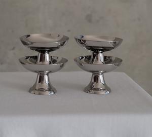 Taza de helado de acero inoxidable con base de pedestal para una presentación encantadora de postres congelados y parfaits - Product Image 2