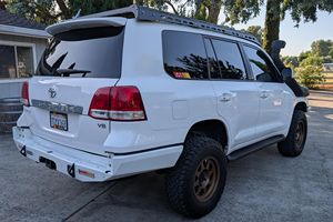 LANDCRUISERS V8 4X4 2009 DE PRIMERA CALIDAD, DIFERENCIAL CENTRAL BLOQUEABLE, PERFECTAMENTE LIMPIO, EN EXCELENTE ESTADO, MEJOR OFERTA, LISTO PARA EXPORTAR - Product Image 3