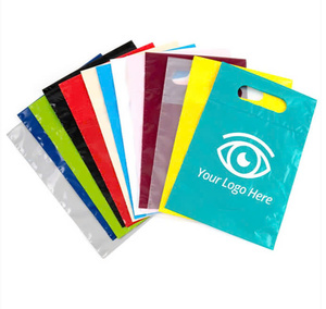 Emballage personnalisé sacs à provisions biodégradables LDPE replier sur poignée découpée sacs en plastique de marchandises au détail personnalisées - Product Image 1