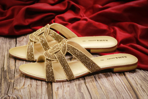 รองเท้าแตะเจ้าสาวแฟนซีส้นแบน: ด้านบนตาข่ายประดับพลอยเทียมพร้อมโฟมพื้นรองเท้าด้านในสำหรับงานแต่งงานสไตล์หรูหราและสะดวกสบาย - Product Image 4