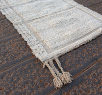 Tapis de couloir en laine gravée blanche Beni Ourain, grande course en laine véritable marocaine, tapis berbère authentique personnalisé