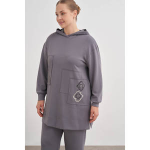 เสื้อสเวตเตอร์มีฮู้ดถักนิตติ้งสีแอนทราไซต์ - Product Image 1