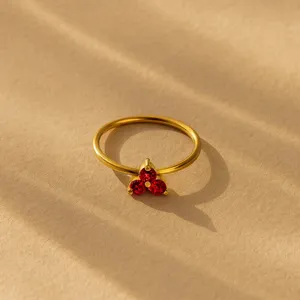 Bague Trio Rubis - Bague en grappe plaquée or avec pierres de zircon serties invisiblement, style hip-hop tendance - Product Image 3