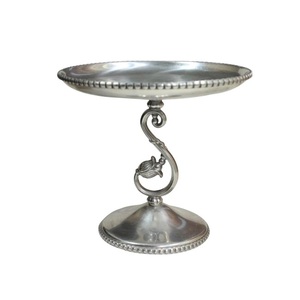 Support à gâteau d'anniversaire de forme arrondie, design courbé à la main, finition plaquée bronze avec dessus en verre pour célébration de fête - Product Image 6