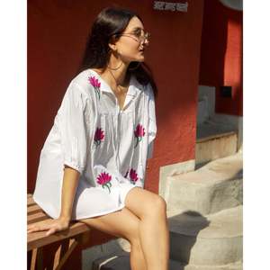 Elegante Traje de Baño con Diseño de Loto Sagrado - Product Image 6