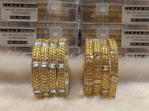 Ensemble exclusif de bracelets Rajwadi pour femmes vêtements de mariée bracelets en métal cloutés en pierre de style traditionnel disponibles en plusieurs couleurs - Product Image 5