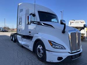 Camion benne d'occasion KENWORTH T680 2017, cabine couchette conventionnelle, moteur diesel 10 cylindres, caméra arrière 360°, écran tactile, automatique, 6x4 - Product Image 6