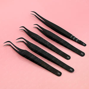 Prix de gros pince à épiler à extension de cils à pointe en fibre outil technique de cils pince à épiler incurvée pour cils de volume pince à épiler à volume antidérapant noir - Product Image 1